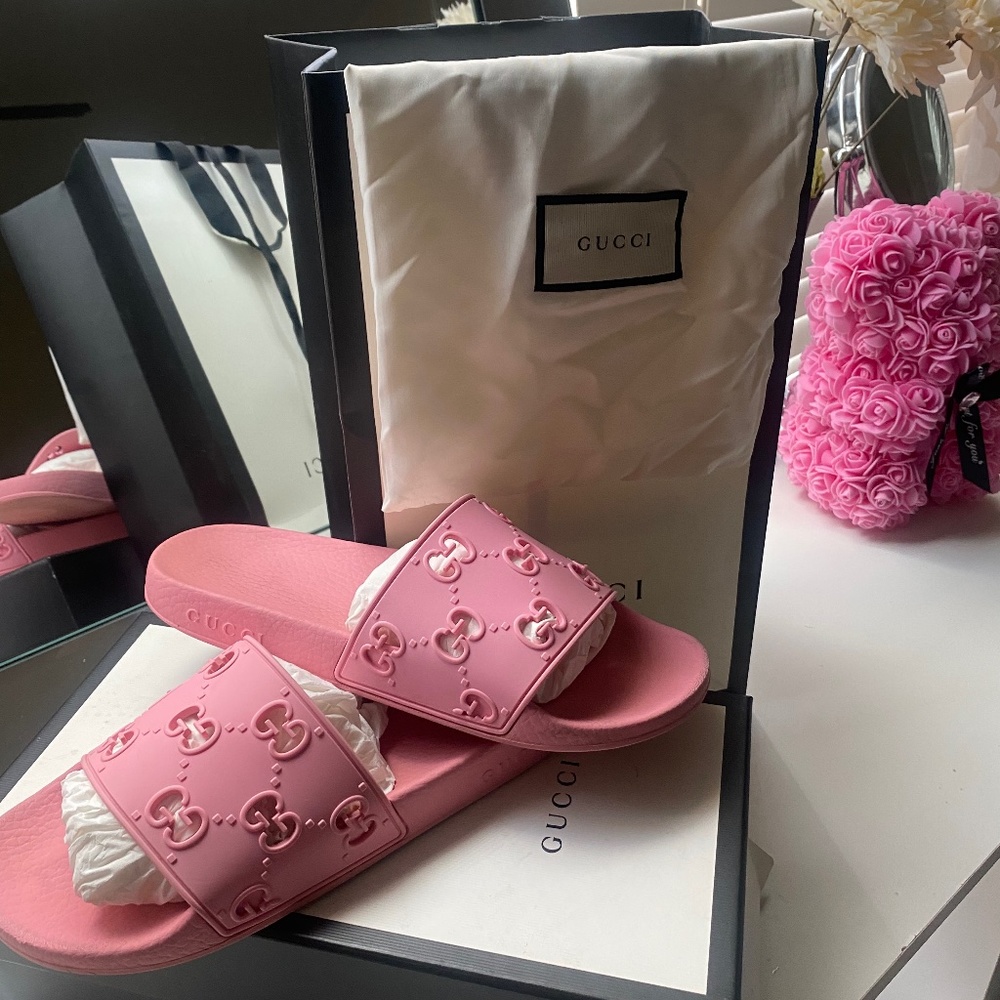 AUTHENTIC GUCCI RUBBER SLIDES